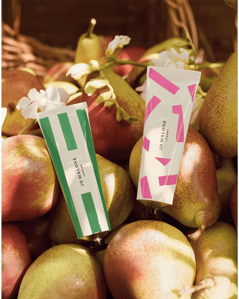 English Pear & Freesia Hand Cream 30ml - 2026 Edition - Image 2